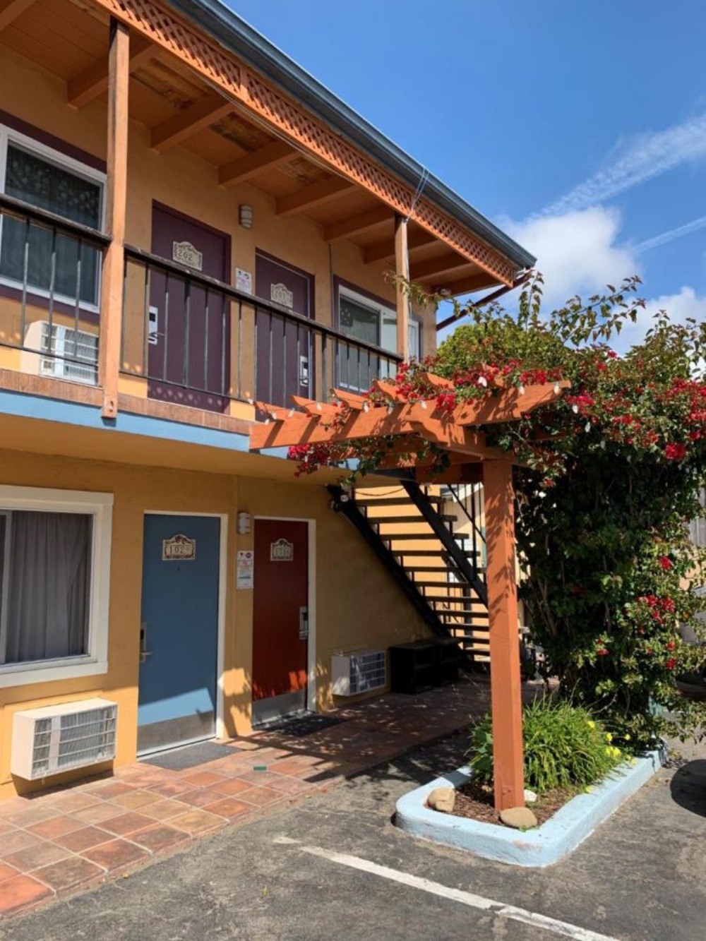 Sandyland Reef Inn
